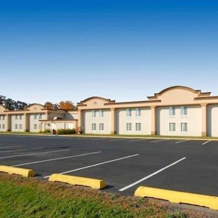 Quality Inn & Suites Danville Exterior photo